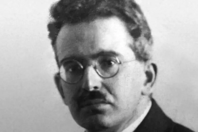 17168835400_WALTER_BENJAMIN_REVOLTE_TW.webp