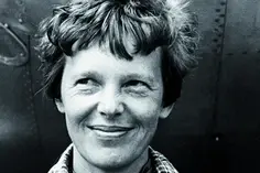 © Bettmann / Getty image Amelia Earhart en 1937, avant la tentative de tour du monde avec escales durant lequel elle disparaît.